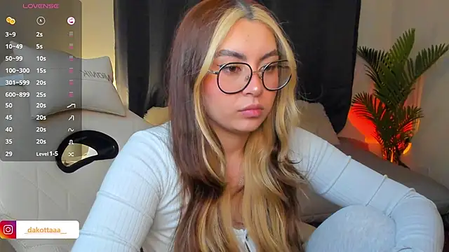 Snapshot of dakottaa_ chatting on May 15, 2026, 11:03 pm dakottaa online show from May 15, 2026, 11:03 pm