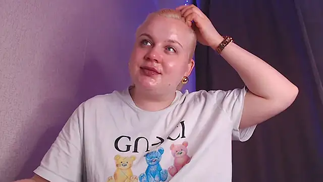 Snapshot of Karolina_love_ chatting on May 20, 2026, 8:17 pm Karolina love online show from May 20, 2026, 8:17 pm