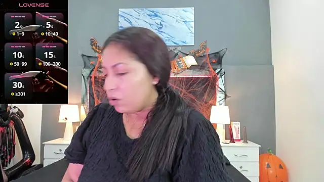 Lauralove 69 online show from November 2, 2025, 5:51 pm