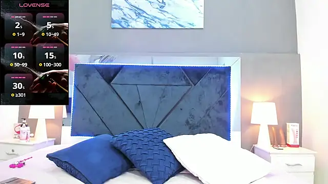 Lauralove 69 online show from October 28, 2025, 7:13 pm