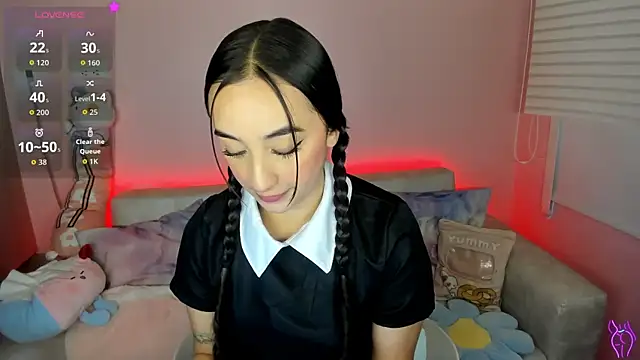 tinysara online show from March 6, 2026, 4:24 pm