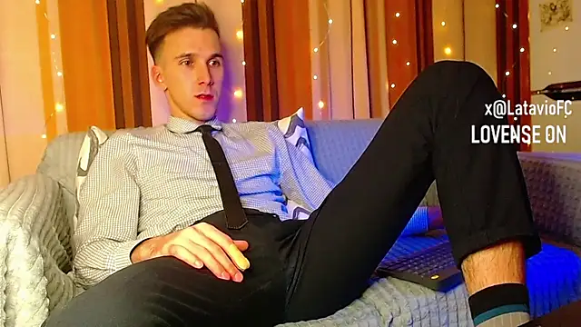 Snapshot of Midnighter_ chatting on December 13, 2025, 11:11 pm Midnighter online show from December 13, 2025, 11:11 pm