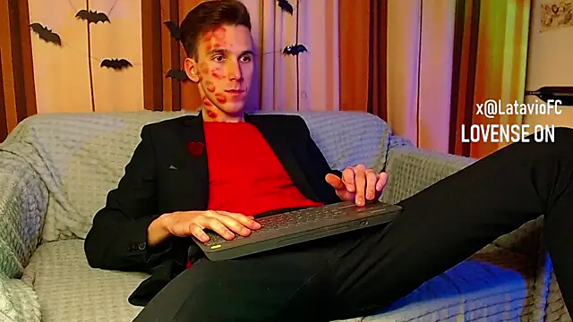 Snapshot of Midnighter_ chatting on October 31, 2025, 11:11 pm Midnighter  online show from October 31, 2025, 11:11 pm