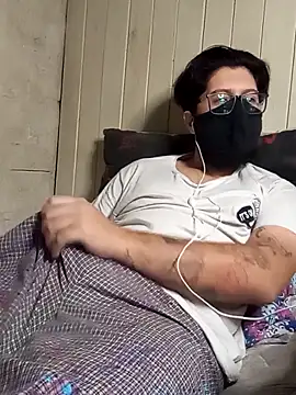 Kakashi013 online show from May 4, 2026, 3:32 am