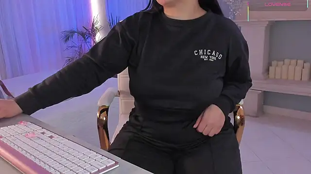 scarlet miller1 online show from November 12, 2025, 11:47 am