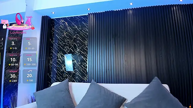 charlottewhitte online show from November 10, 2025, 11:37 am