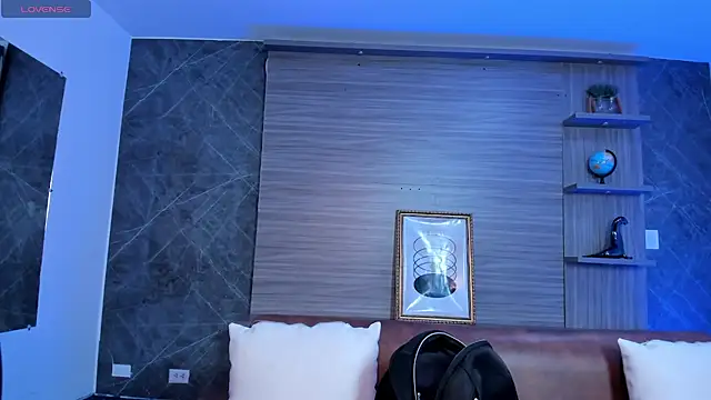 charlottewhitte online show from November 28, 2025, 11:54 am