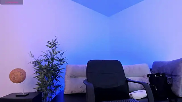 charlottewhitte online show from March 15, 2025, 11:19 am