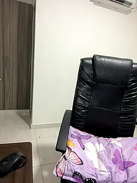 Snapshot of Violetacam_05 chatting on October 4, 2025, 9:00 am Violetacam 05 online show from October 4, 2025, 9:00 am