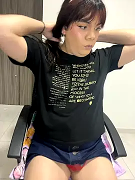 Snapshot of Violetacam_05 chatting on October 8, 2025, 7:32 am Violetacam 05 online show from October 8, 2025, 7:32 am