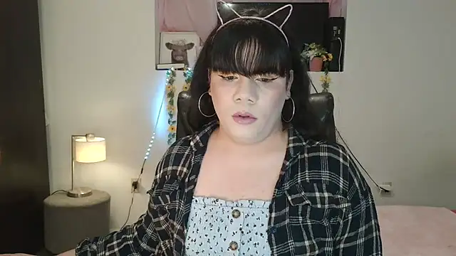 Snapshot of Violetacam_05 chatting on January 24, 2025, 3:00 am Violetacam 05 online show from January 24, 2025, 3:00 am