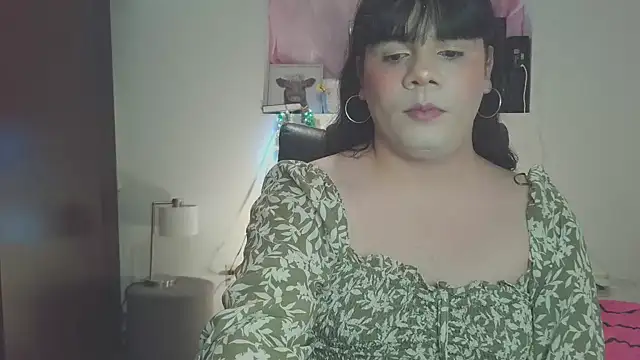 Snapshot of Violetacam_05 chatting on January 19, 2025, 5:15 am Violetacam 05 online show from January 19, 2025, 5:15 am