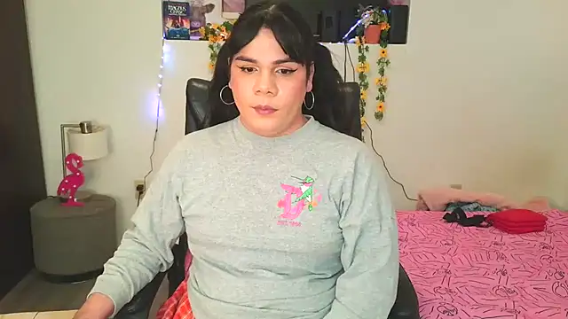 Snapshot of Violetacam_05 chatting on February 28, 2025, 10:41 am Violetacam 05 online show from February 28, 2025, 10:41 am