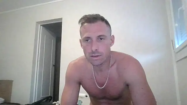 Snapshot of sebcucold chatting on May 1, 2026, 7:19 pm sebcucold online show from May 1, 2026, 7:19 pm