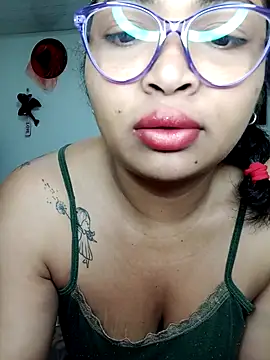 Snapshot of chalohott chatting on November 19, 2025, 10:15 am chalohott online show from November 19, 2025, 10:15 am