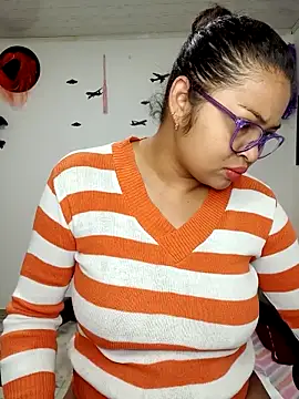 Snapshot of chalohott chatting on November 12, 2025, 9:35 am chalohott online show from November 12, 2025, 9:35 am