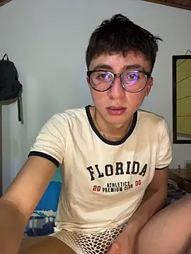 CamiRojas boy online show from June 20, 2026, 3:44 am