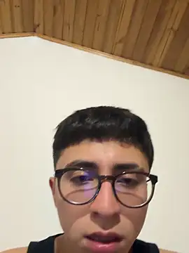Snapshot of CamiRojas_boy chatting on October 6, 2025, 3:51 am CamiRojas boy online show from October 6, 2025, 3:51 am