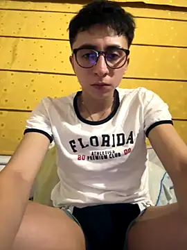 Snapshot of CamiRojas_boy chatting on October 2, 2025, 3:21 am CamiRojas boy online show from October 2, 2025, 3:21 am
