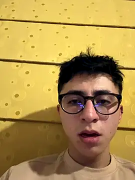 Snapshot of CamiRojas_boy chatting on October 4, 2025, 3:52 am CamiRojas boy online show from October 4, 2025, 3:52 am