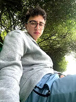 Snapshot of CamiRojas_boy chatting on June 2, 2026, 7:14 pm CamiRojas boy online show from June 2, 2026, 7:14 pm