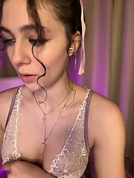 Snapshot of Your_insomniya chatting on December 9, 2024, 9:05 pm Your insomniya online show from December 9, 2024, 9:05 pm