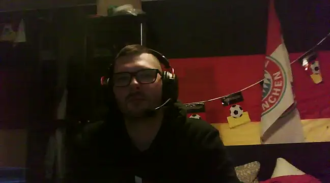 Snapshot of Die-geile-Sau chatting on February 10, 2025, 9:25 pm Die-geile-Sau online show from February 10, 2025, 9:25 pm