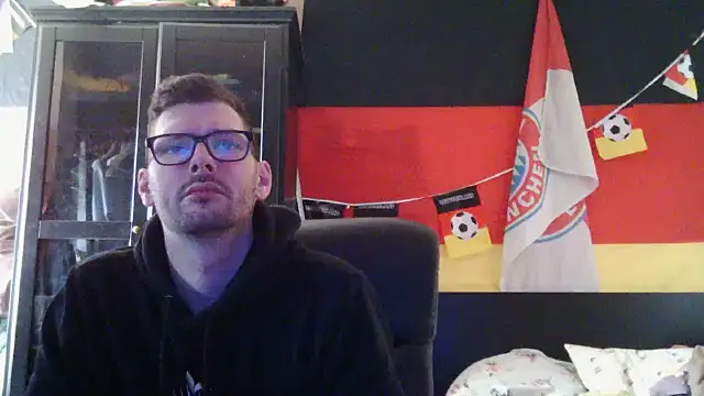 Snapshot of Die-geile-Sau chatting on March 23, 2026, 1:22 pm Die-geile-Sau online show from March 23, 2026, 1:22 pm
