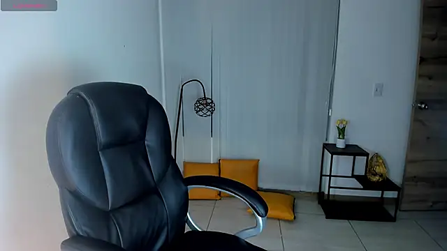 camiilaa1 online show from September 9, 2025, 3:27 am