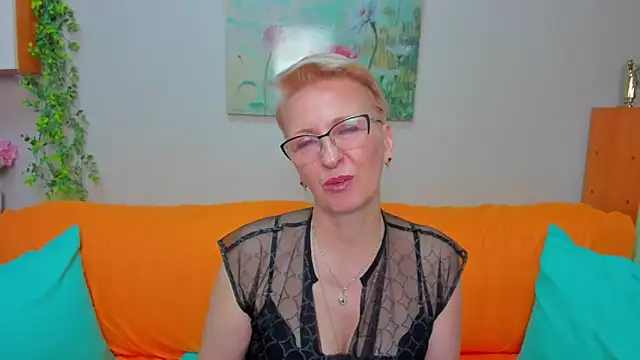 iamyourdream89 online show from April 8, 2026, 12:39 pm