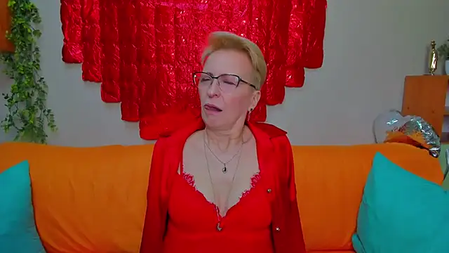 iamyourdream89 online show from February 14, 2026, 10:48 am