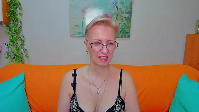 iamyourdream89 online show from April 6, 2026, 11:00 am