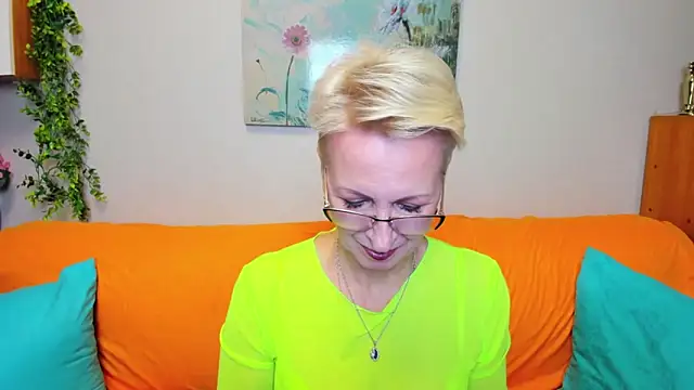 iamyourdream89 online show from November 10, 2025, 4:23 pm