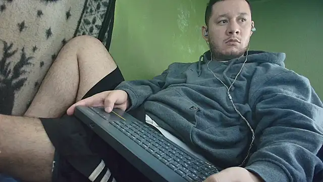 Snapshot of sweet_cock28 chatting on September 27, 2025, 3:29 pm sweet cock28 online show from September 27, 2025, 3:29 pm
