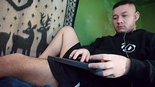 Snapshot of sweet_cock28 chatting on March 6, 2025, 4:17 pm sweet cock28 online show from March 6, 2025, 4:17 pm