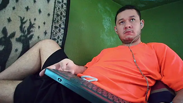 Snapshot of sweet_cock28 chatting on March 3, 2025, 3:32 pm sweet cock28 online show from March 3, 2025, 3:32 pm