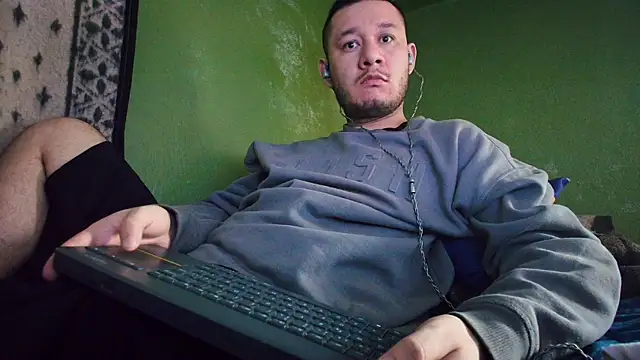 Snapshot of sweet_cock28 chatting on February 16, 2025, 2:32 pm sweet cock28 online show from February 16, 2025, 2:32 pm