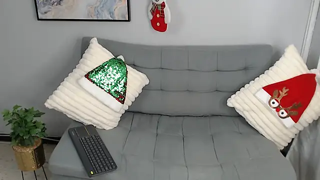 Amber Etan online show from November 18, 2025, 3:37 pm