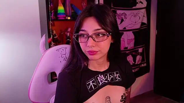 amber yull online show from June 15, 2026, 2:50 pm