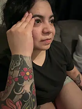 kimmiakiss22 online show from April 3, 2026, 5:03 am