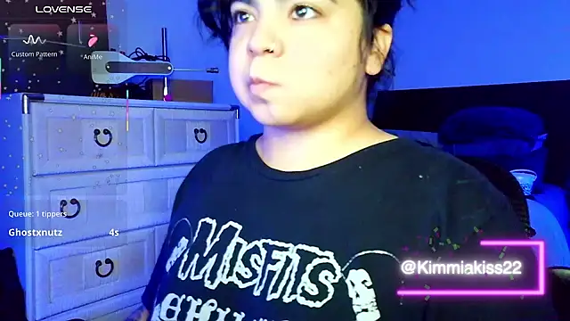 kimmiakiss22 online show from December 15, 2025, 1:22 am