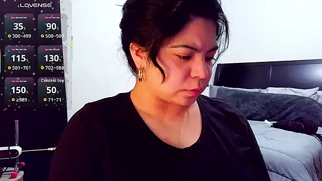 kimmiakiss22 online show from December 2, 2025, 1:28 am