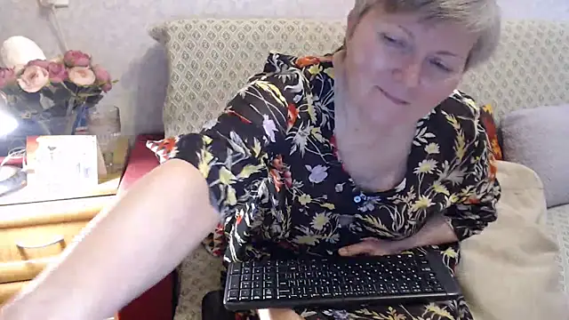 Snapshot of zarinafonliberman chatting on June 3, 2026, 6:01 pm zarinafonliberman online show from June 3, 2026, 6:01 pm