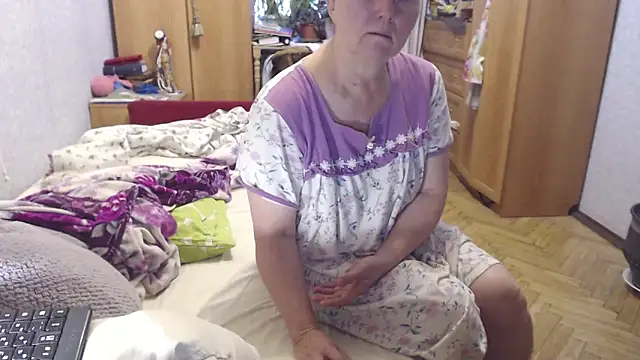 Snapshot of zarinafonliberman chatting on October 16, 2025, 5:49 am zarinafonliberman online show from October 16, 2025, 5:49 am