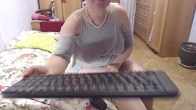 Snapshot of zarinafonliberman chatting on October 18, 2025, 6:04 am zarinafonliberman online show from October 18, 2025, 6:04 am