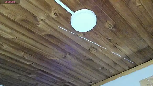 natasha logan  online show from September 16, 2025, 4:13 am