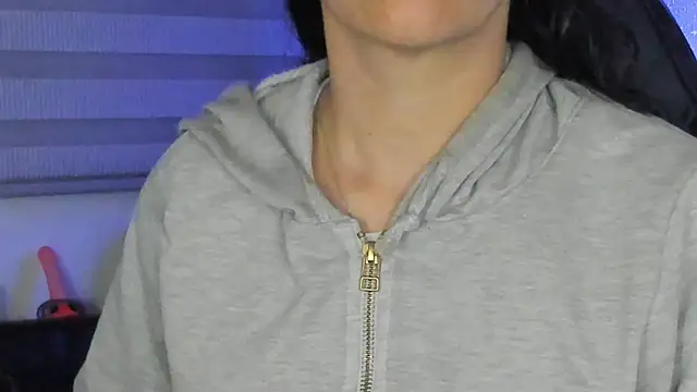 natasha logan  online show from December 15, 2025, 4:07 am