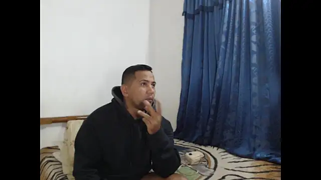 Snapshot of lover_1994 chatting on October 5, 2025, 9:44 am lover 1994 online show from October 5, 2025, 9:44 am