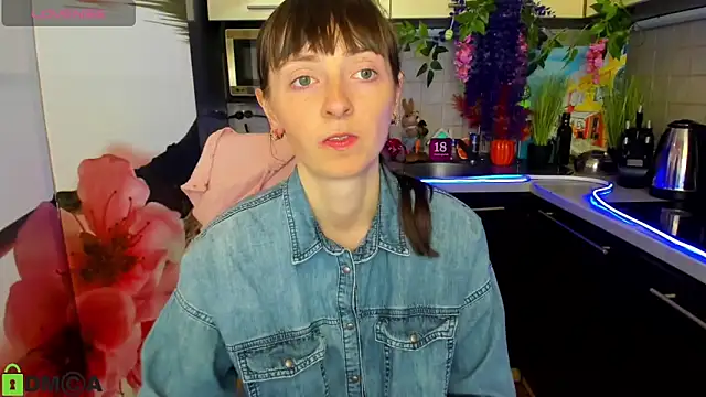 TayanaJons online show from April 3, 2026, 7:15 am