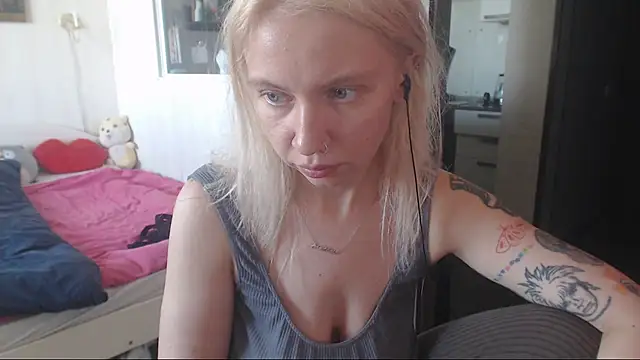 amanda kiss kiss online show from October 8, 2025, 9:44 am